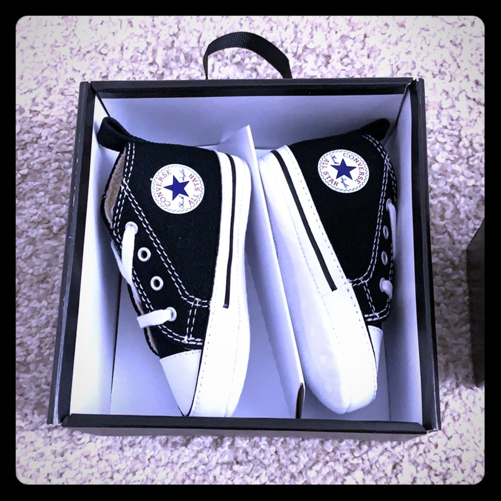 ❣️New in box Converse infant shoes ❣️